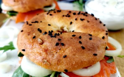 Lisztmentes bagel – lazaccal és rukkolával